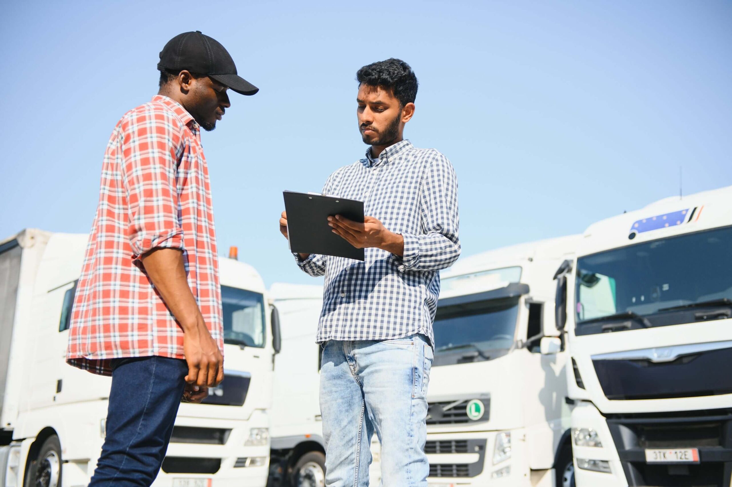 logistics-manager-controlling-truck-driver-schedul-LPFB5M9